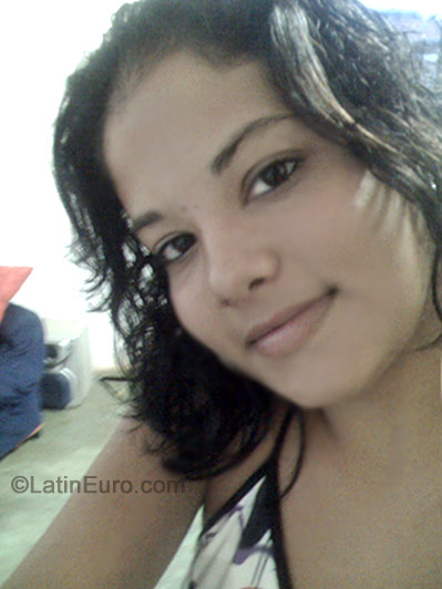 Date this voluptuous Brazil girl Carolina from Barretos B-235