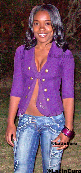 Date this lovely Brazil girl Silvana from Barra Mansa B318