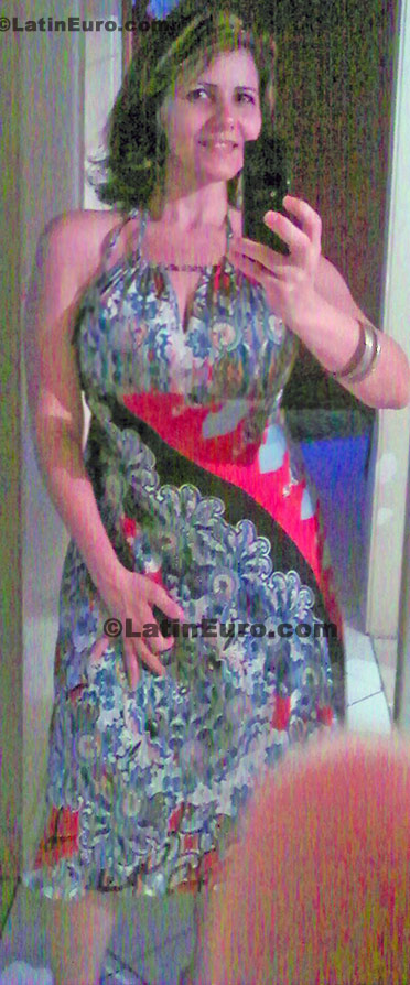 Date this attractive Brazil girl Maria from Vitoria B345