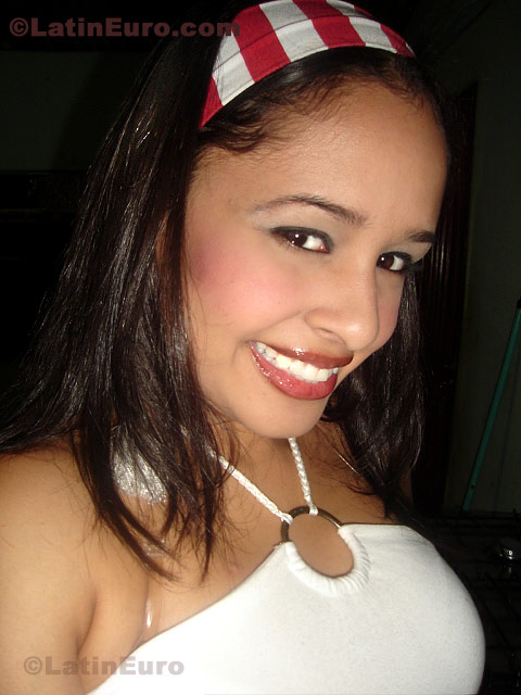 Date this fun Brazil girl Erica from Curitiba B358