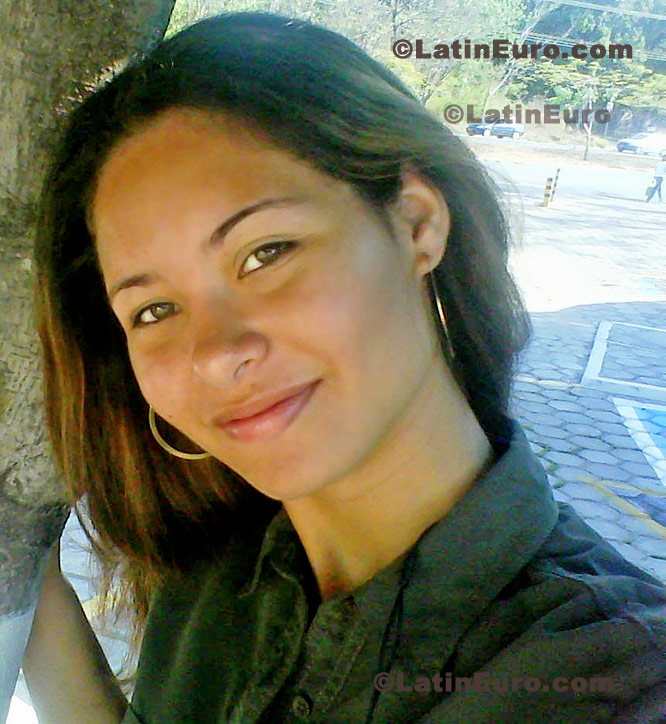 Date this delightful Brazil girl Thyanne from Teresina B363