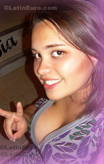 Date this young Brazil girl Ana from Belford Roxo B387