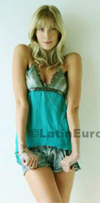 Date this sultry Brazil girl Loirinha from Rio de Janeiro B485