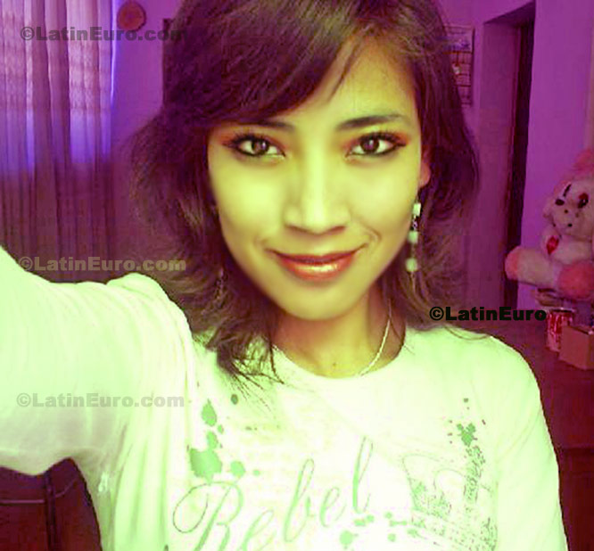 Date this happy Peru girl Flor- from Arequipa N-1480