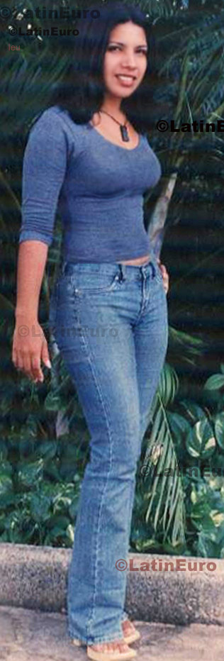 Date this delightful Honduras girl Denise from Comayagua N-875