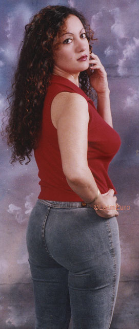 Date this pretty Honduras girl Iris from San Pedro Sula HN694