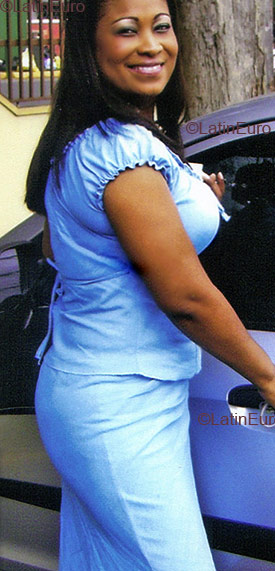 Date this sensual Panama girl Lencia from  N313