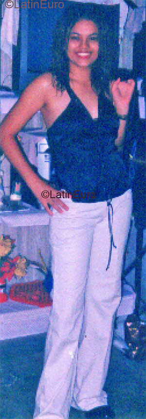 Date this nice looking Honduras girl Doriana from La Ceiba N713