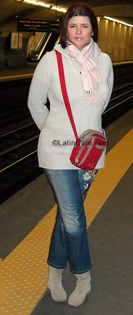 Date this voluptuous Brazil girl Andrea from Curitiba BR290