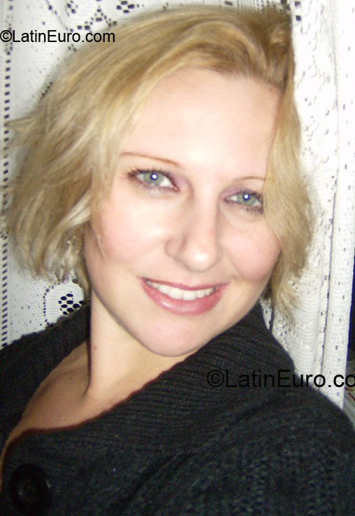 Date this voluptuous Brazil girl Daniela from Novo Hamburgo BR353