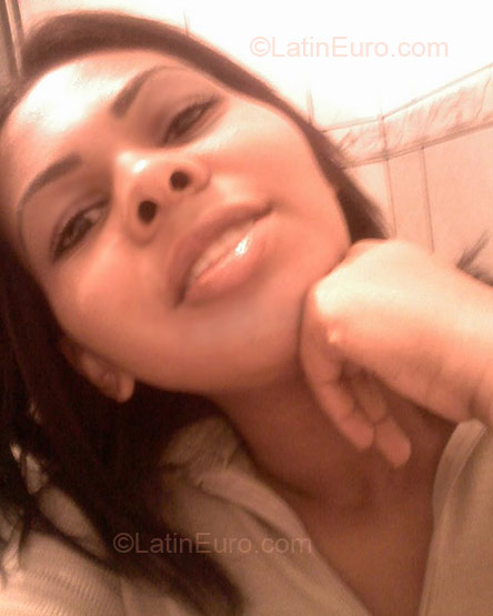 Date this gorgeous Brazil girl Aline Cristina from Maringa BR366