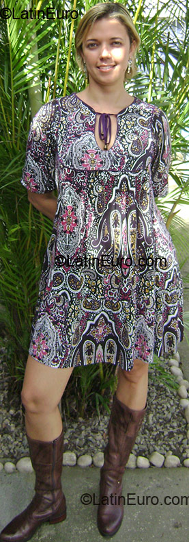 Date this lovely Brazil girl Alesandra from Rio De Janeiro BR367