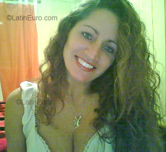 Date this charming Brazil girl Aline from Sao Jose Dos Pinhais BR371