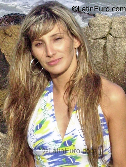 Date this attractive Brazil girl Luciana from Porto Alegre BR869