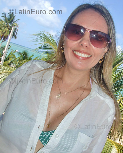 Date this attractive Brazil girl Maria from Joao Pessoa BR1053