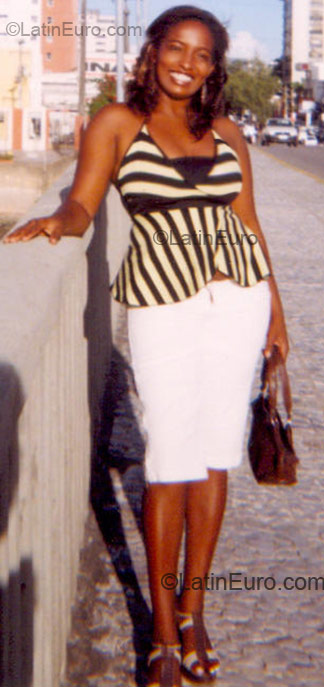 Date this funny Brazil girl Ana Zoraia from Recife BR1117