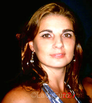 Date this nice looking Brazil girl Ana Paula from Recife BR1437