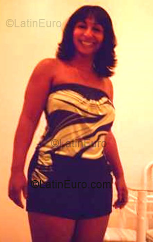Date this charming Brazil girl Elaine from Curitiba BR1647