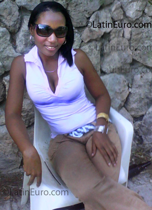 Date this sensual Dominican Republic girl Welseyi from Barahona DO3395