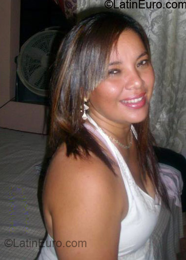 Date this attractive Honduras girl Pattricia from Santa Barbara HN196