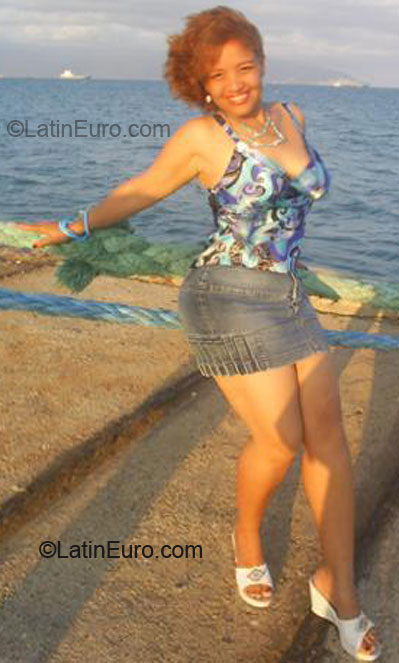 Date this foxy Dominican Republic girl Yosana from Barahona DO5355