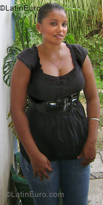 Date this charming Honduras girl Karina Lizeth from Potrerillos HN245