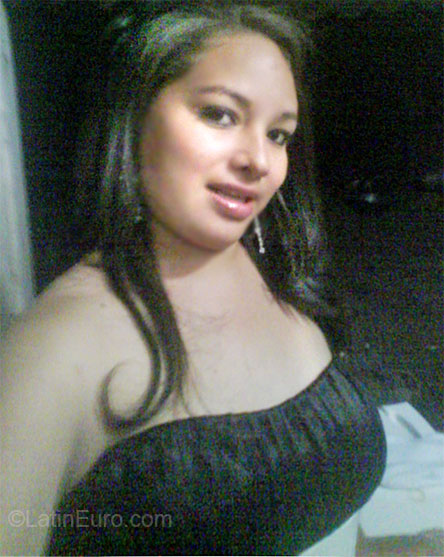 Date this pretty Honduras girl Yosi from La Paz HN335