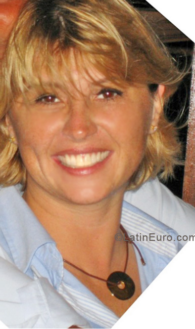 Date this passionate Brazil girl Gesilaine from Curitiba BR5785