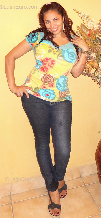 Date this sensual Honduras girl Sarvia from Villanueva HN392