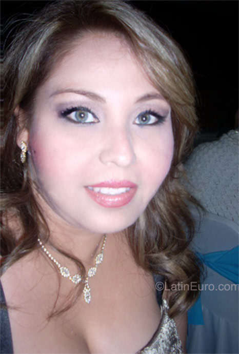 Date this sultry Mexico girl Aracely from Los Mochis MX436