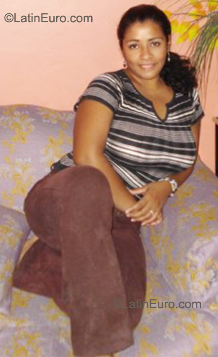 Date this gorgeous Honduras girl Erika from Tegucigalpa HN427