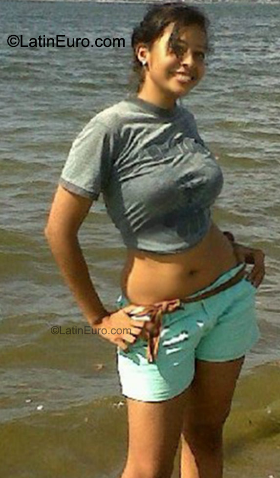 Date this sensual Honduras girl Sindy from Puerto Cortes HN453