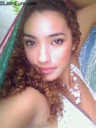 Date this gorgeous Honduras girl Ninoska18 from Honduras HN470