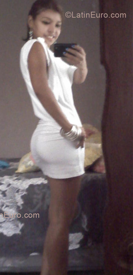 Date this georgeous Honduras girl Winora from La Ceiba HN1144