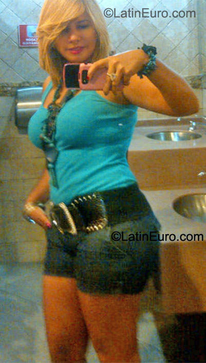 Date this charming Honduras girl Yesenia from San Pedro Sula HN548