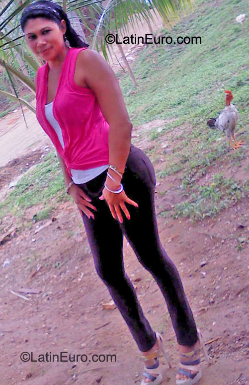 Date this gorgeous Honduras girl Julissa Dunia from Trujillo HN569