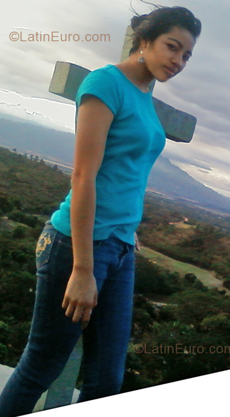 Date this good-looking Honduras girl Cecia from Tegucigalpa HN570
