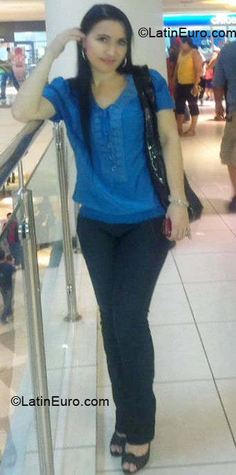 Date this charming Honduras girl Miriam from San Pedro Sula HN572