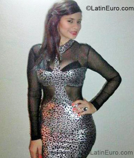 Date this nice looking Dominican Republic girl Raimi from San Francisco De Macoris DO10806