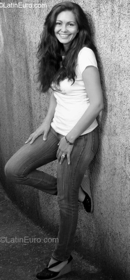 Date this nice looking Costa Rica girl Maylen from San Jose CR225