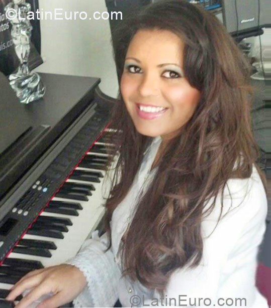 Date this hot Brazil girl MEM from Curitiba BR6678