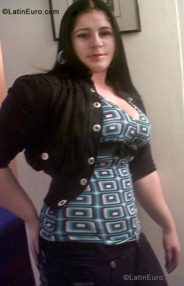 Date this cute Colombia girl Andrea from Bogota CO10382