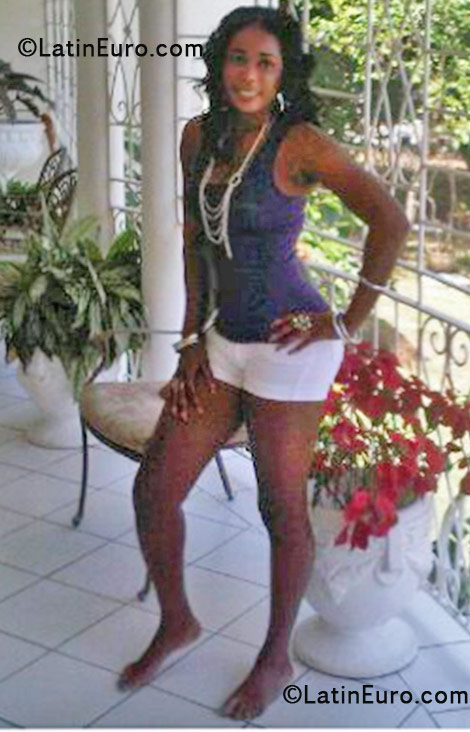 Date this charming Jamaica girl Avi from Kingston JM540