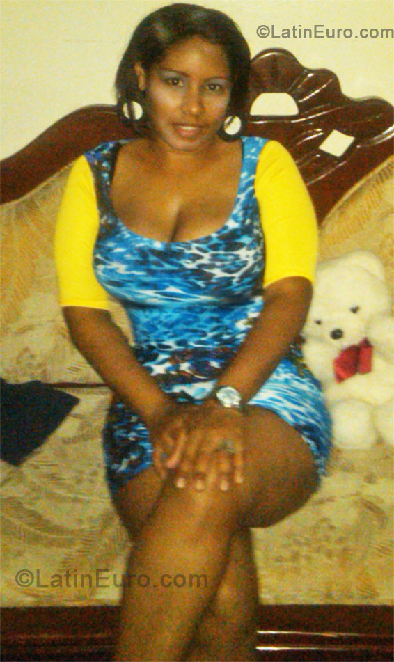 Date this voluptuous Dominican Republic girl Nicole from Santo Domingo DO11229