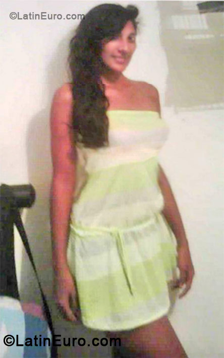Date this nice looking Brazil girl Ariana from Barranquilla BR6706