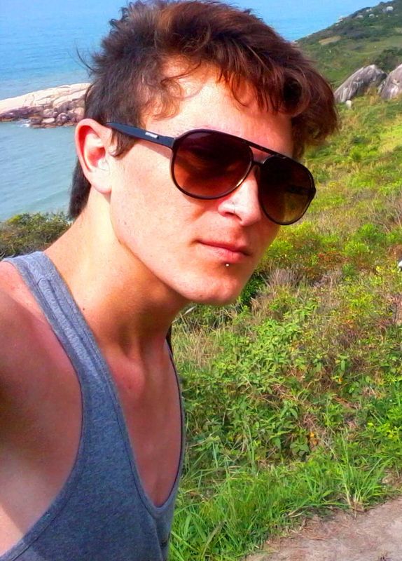 Date this good-looking Brazil man Petters from Florianópolis BR6733