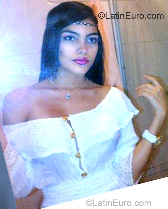 Date this happy Peru girl Yexii from Lima PE578