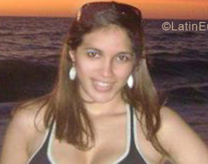 Date this sensual Honduras girl Kenia Funez from Roatan HN772