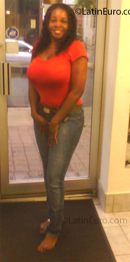 Date this sensual Canada girl Yesenia from Toronto CA552