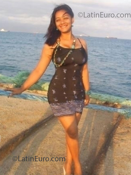 Date this tall Dominican Republic girl Digna from Barahona DO22187